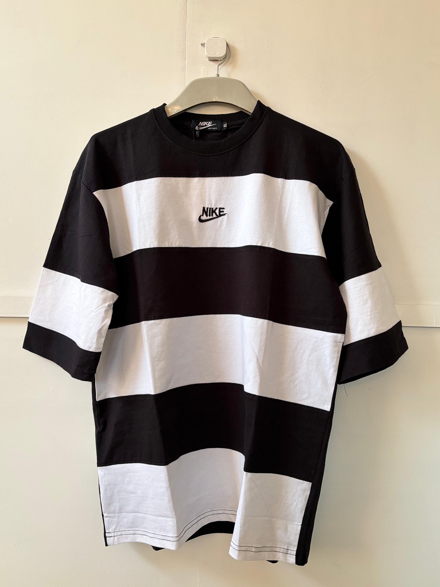 Nike shirts rounded neck